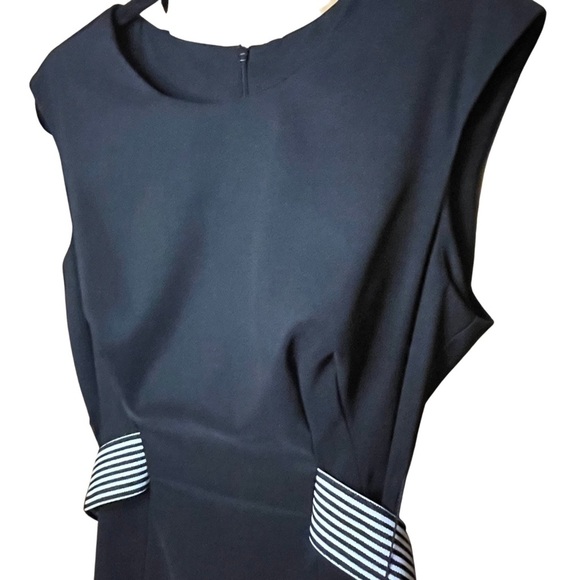 Connected apparel Women’s 10 black dress with zipper and stretchy belt Preloved - Picture 3 of 8